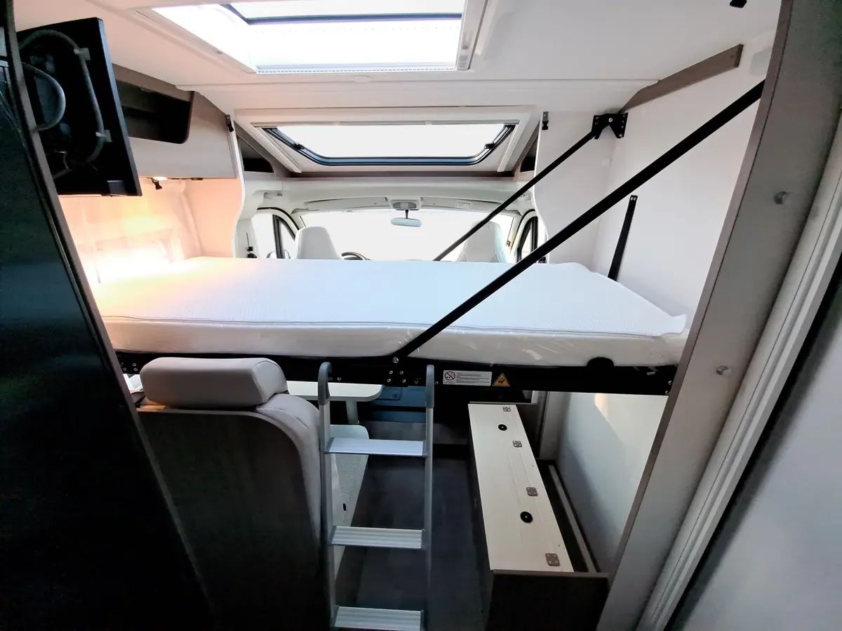 Carado V 347 Pro+ Solar, LTE, TV, Clever Lift Bett