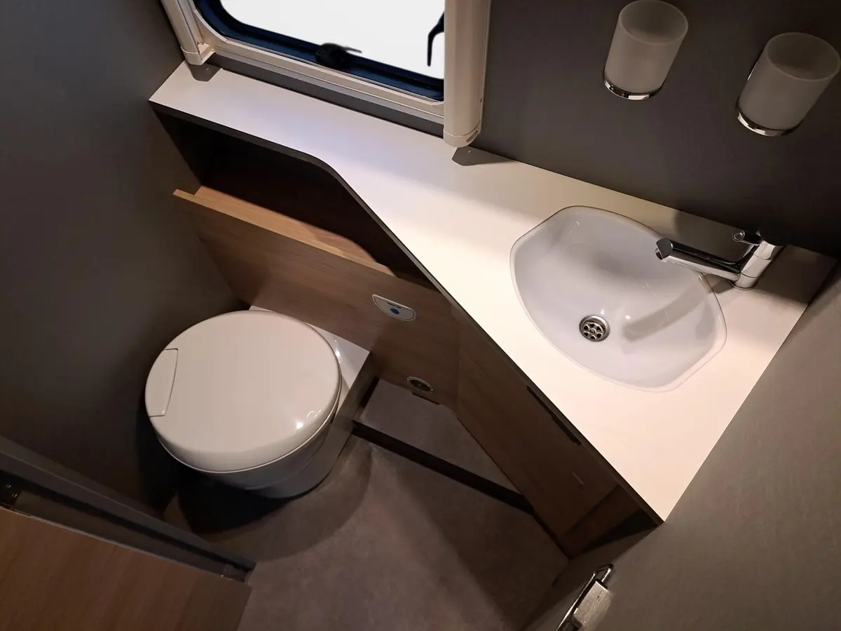 Dethleffs Just Camp Active T 7052 DBM Automatik, Gästebett