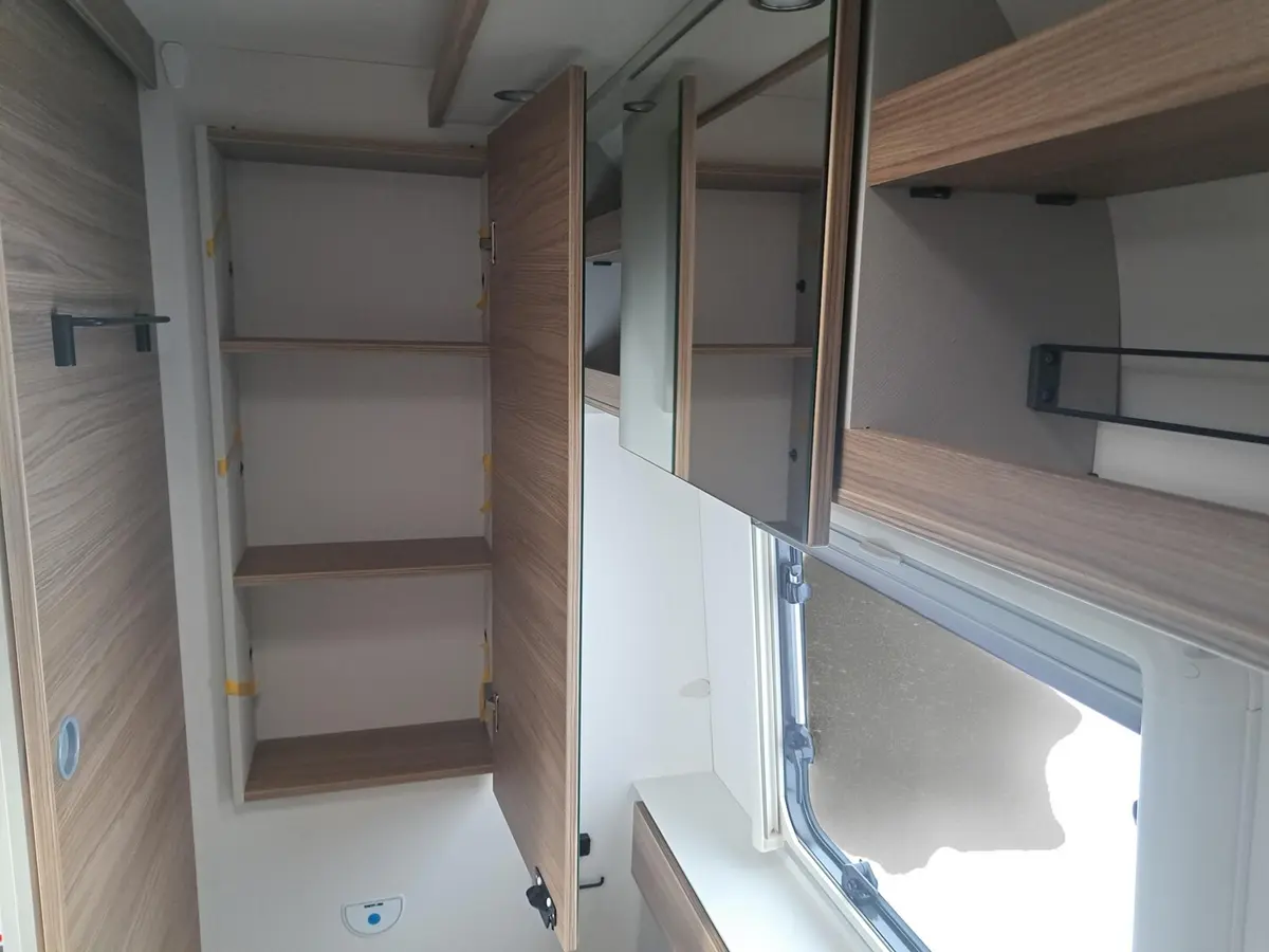 Dethleffs Nomad 490 EST First Edition, Glattblech