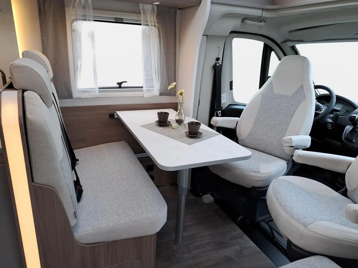 Carado T 328 Pro+ Automatik, Solar, TV, Sat