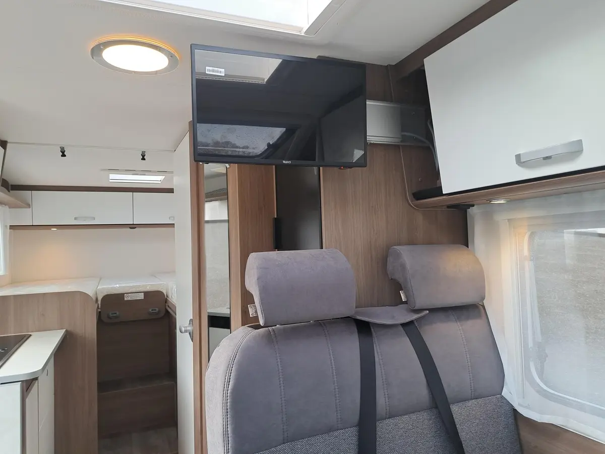 Carado V 347 Pro+ Automatik, Solar, TV-Paket