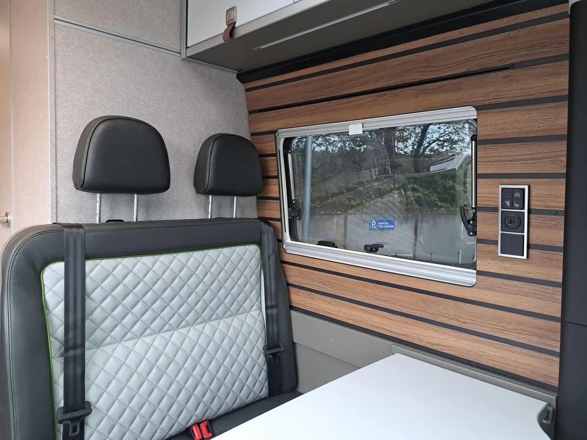 Hymer Grand Canyon S CrossOver 600 AHK, Wechselrichter