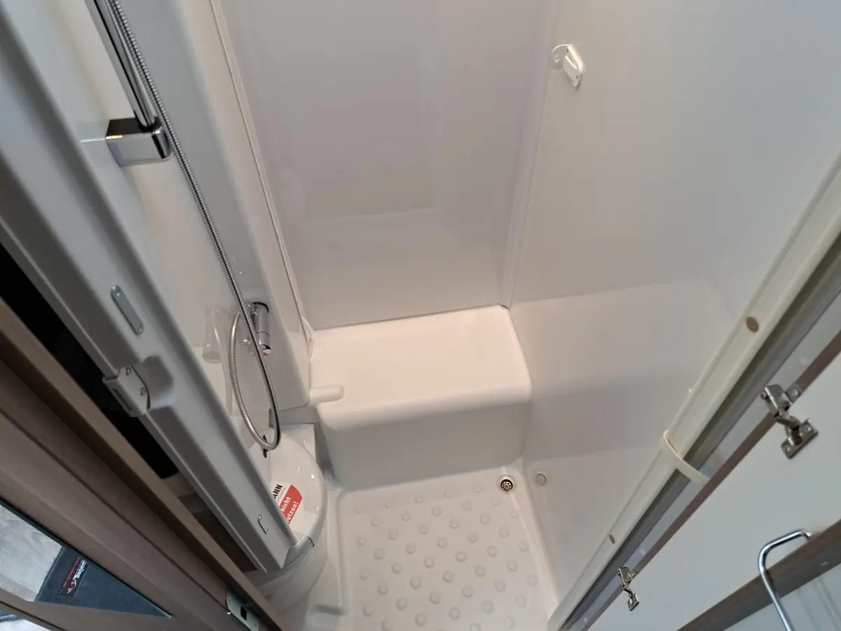 Carado T 328 Pro+ Automatik, Solar, TV, Sat