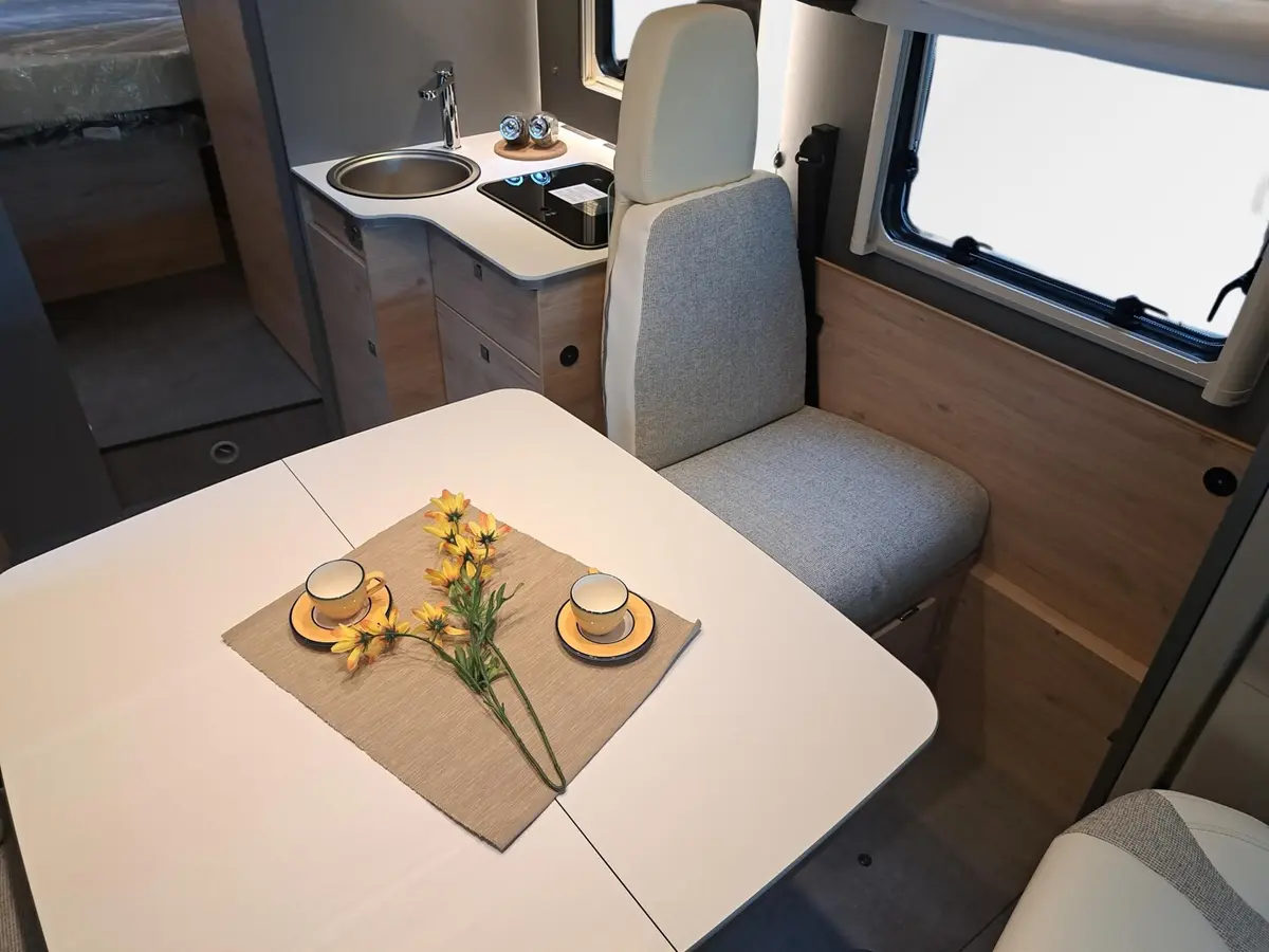 Dethleffs Just Camp Active T 7052 DBL Assistenzp., Hubbett