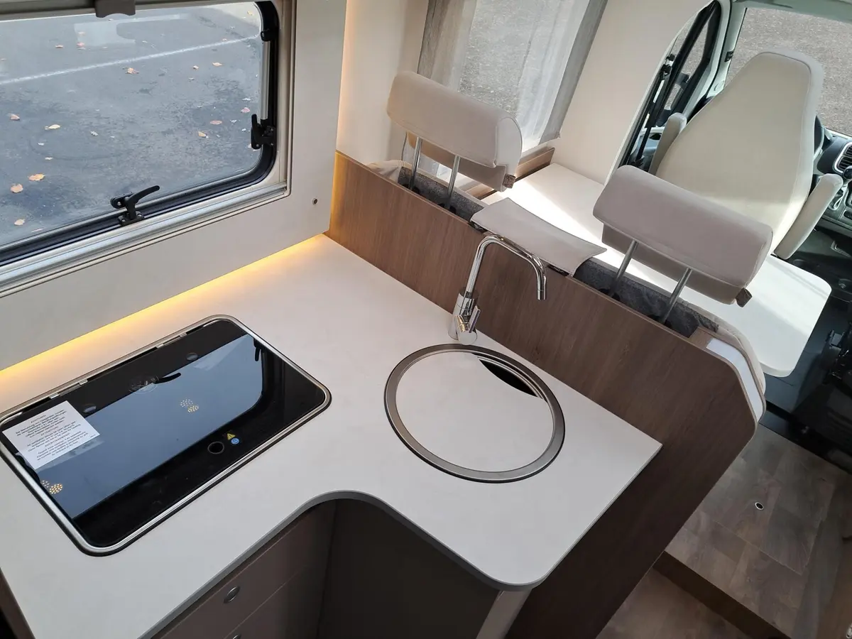 Carado T 448 Pro+ Automatik, Solar, 3. Bett