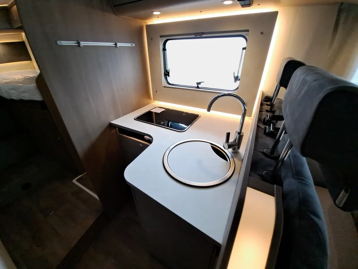 Carado T 447 Pro+, Solar, LTE, TV, 3. Bett, Combi 6 E