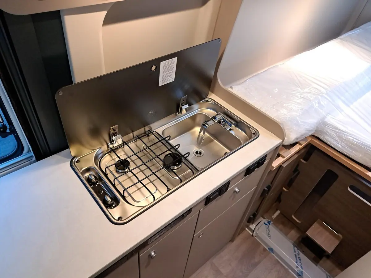 Carado pro CV 640 Automatik, Solar, Rahmenfenster