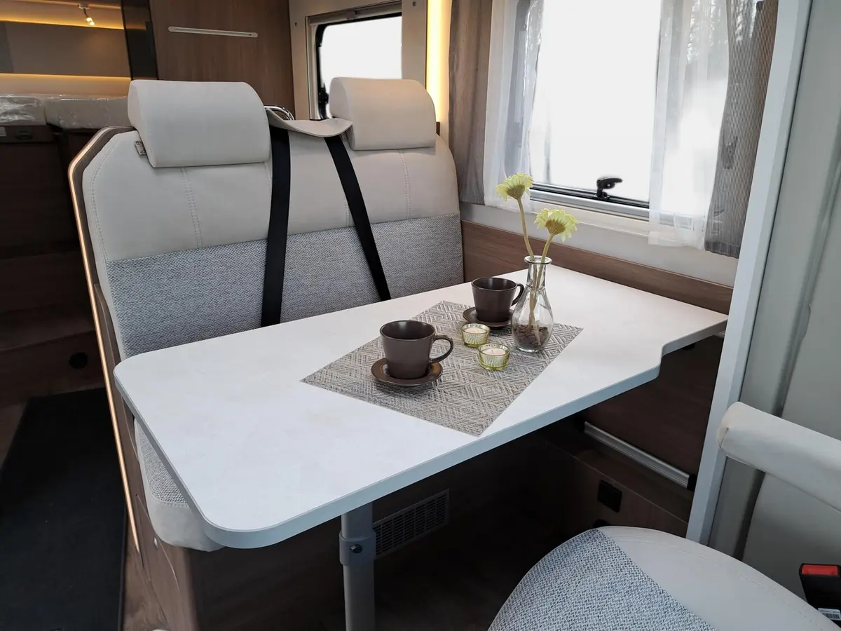 Carado T 328 Pro+ Automatik, Solar, TV, Sat