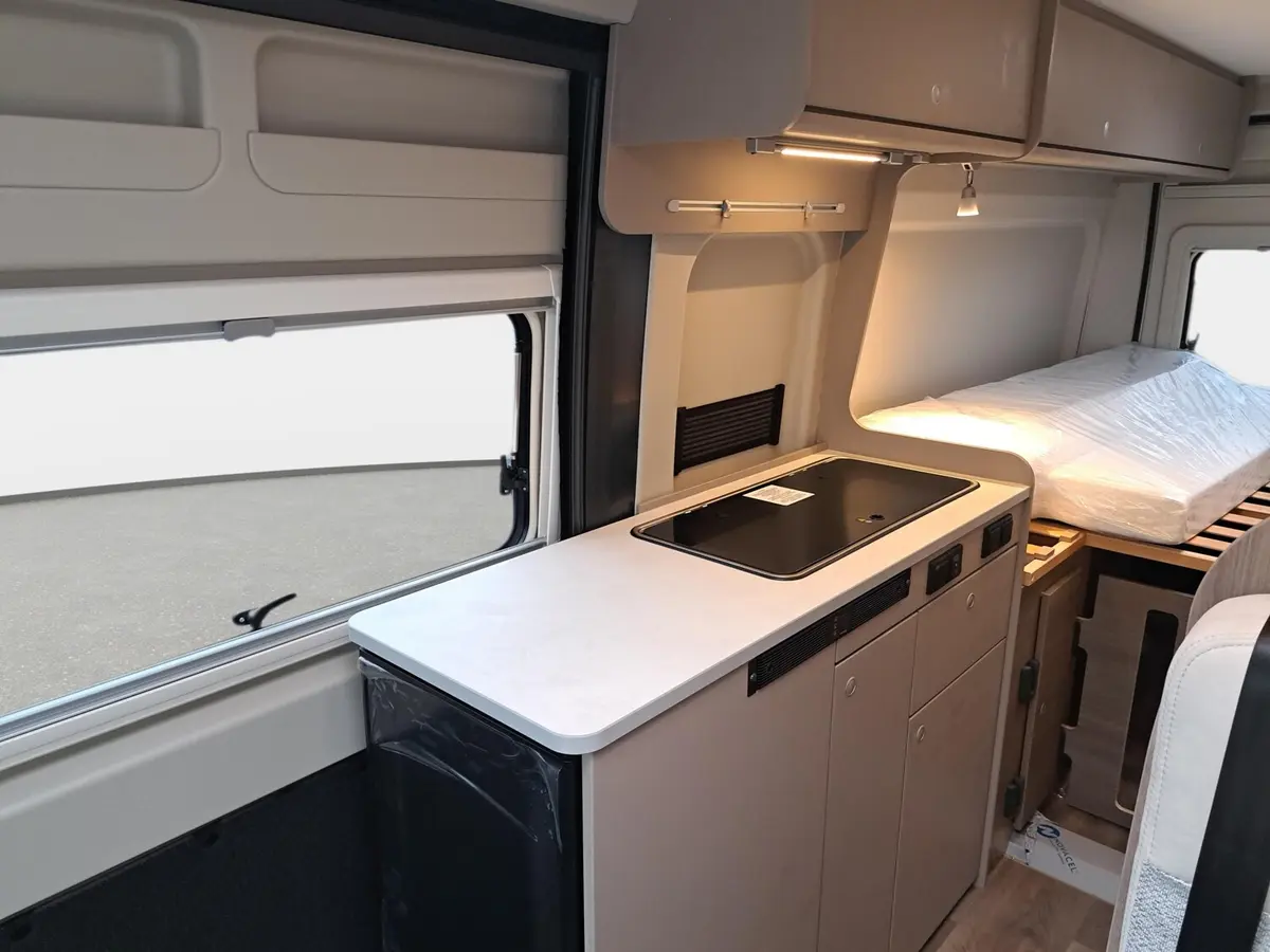 Carado pro CV 640 Automatik, Solar, Rahmenfenster