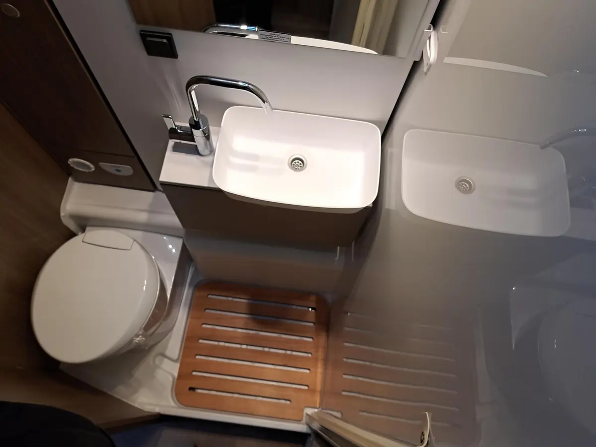 Carado I 338 Pro+ Solar, TV, Sat