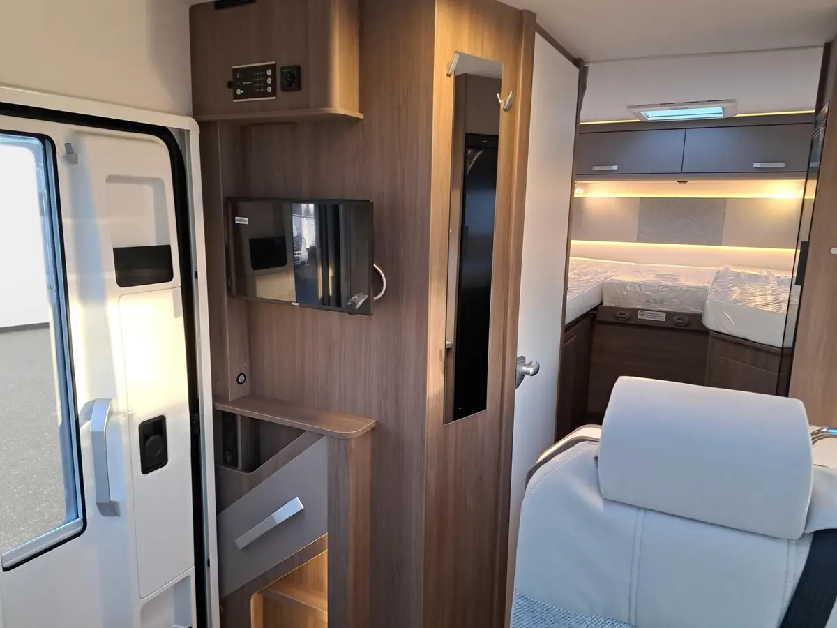 Carado T 328 Pro+ Automatik, Solar, LTE, TV