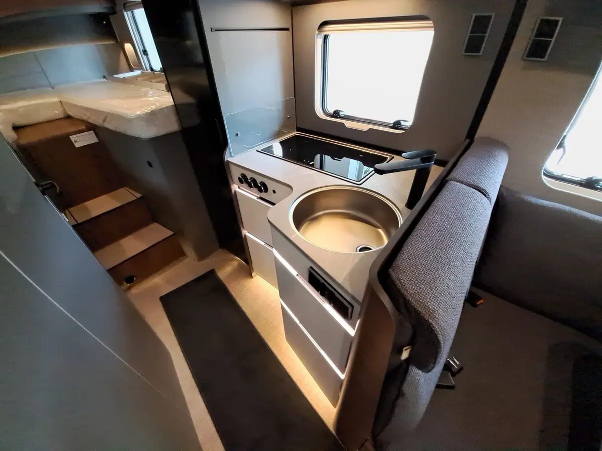 Hymer B-Klasse MC T 600 Premium-Line, Arktis, Hubbett
