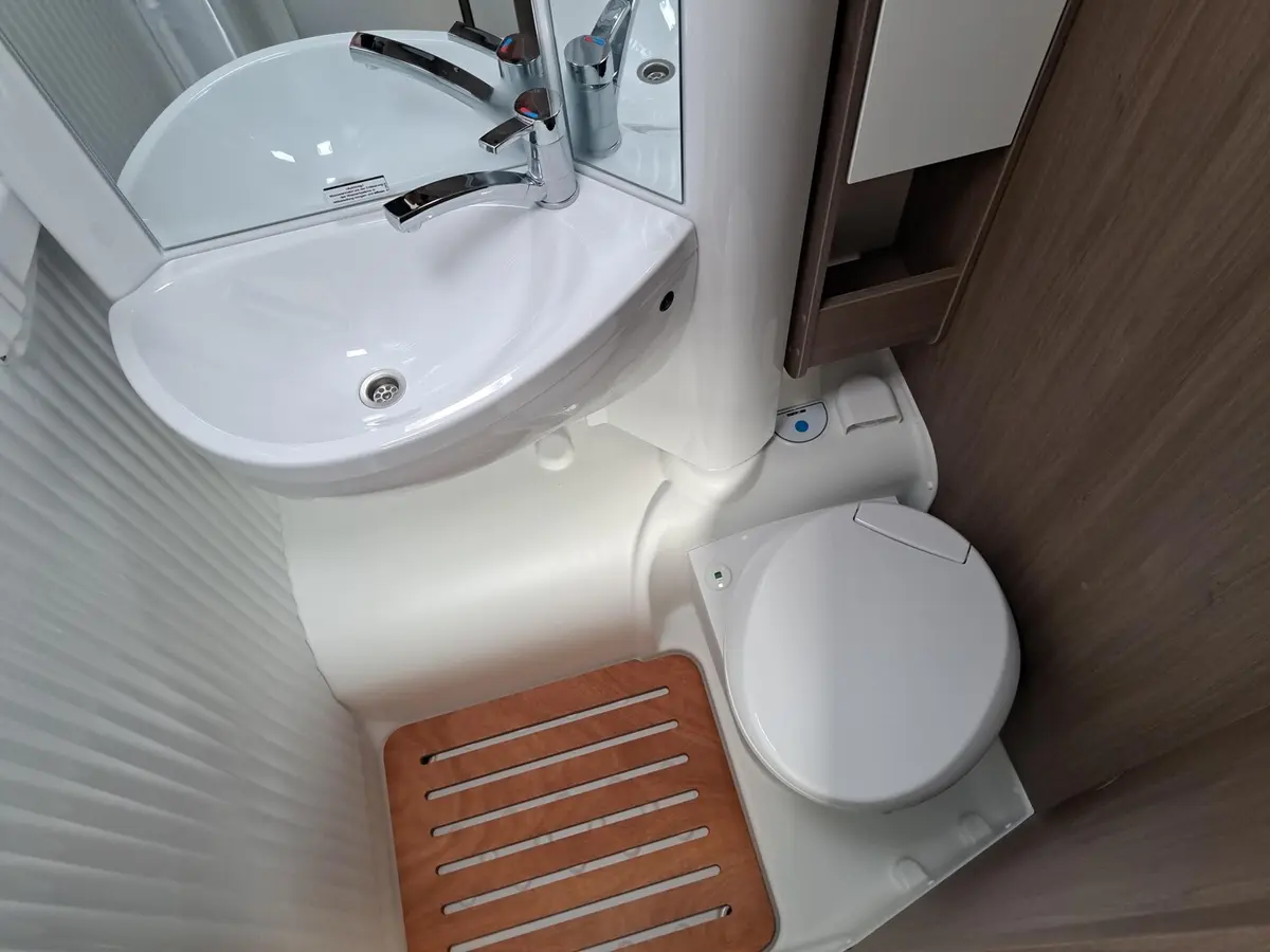 Carado V 347 Pro+ Automatik, Solar, TV-Paket