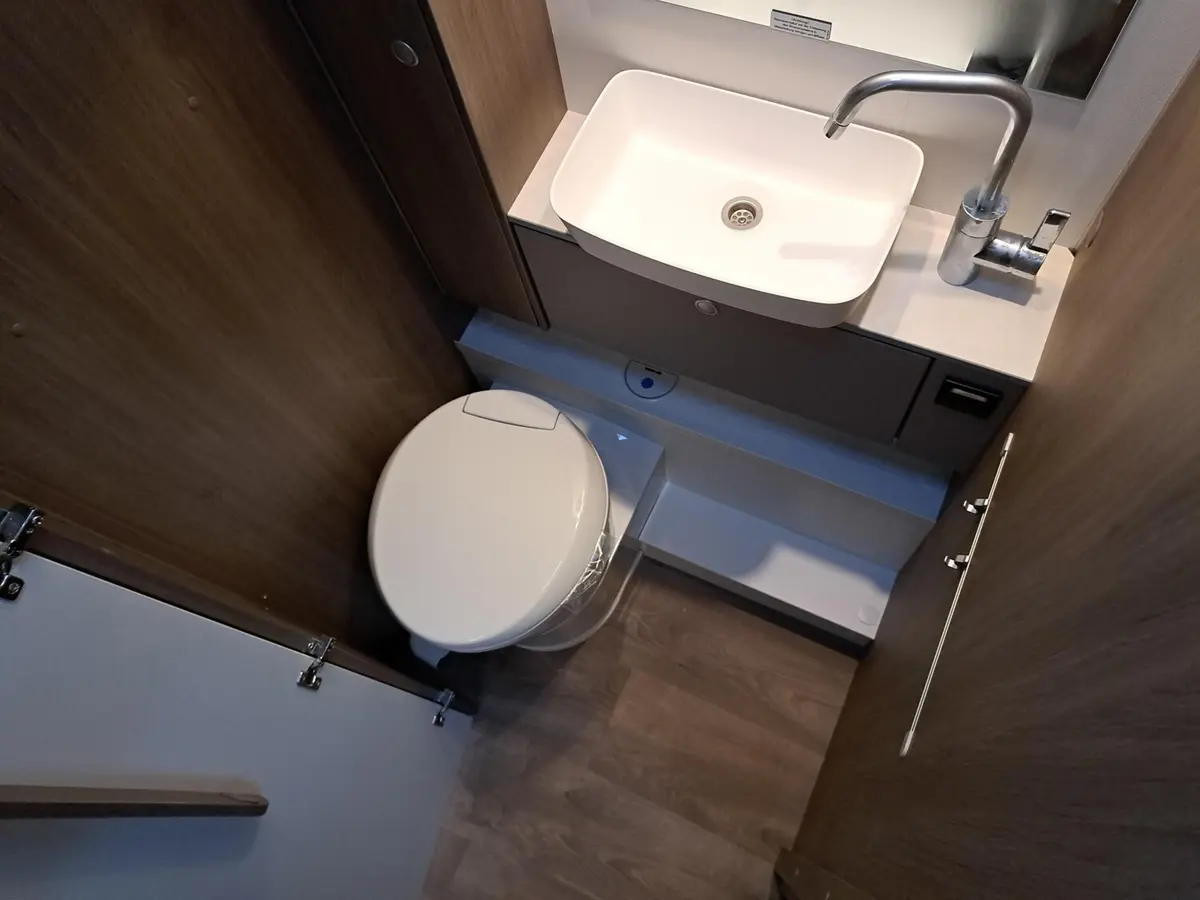 Carado T 447 Pro+ Hubbett, TV, Sat, Solar