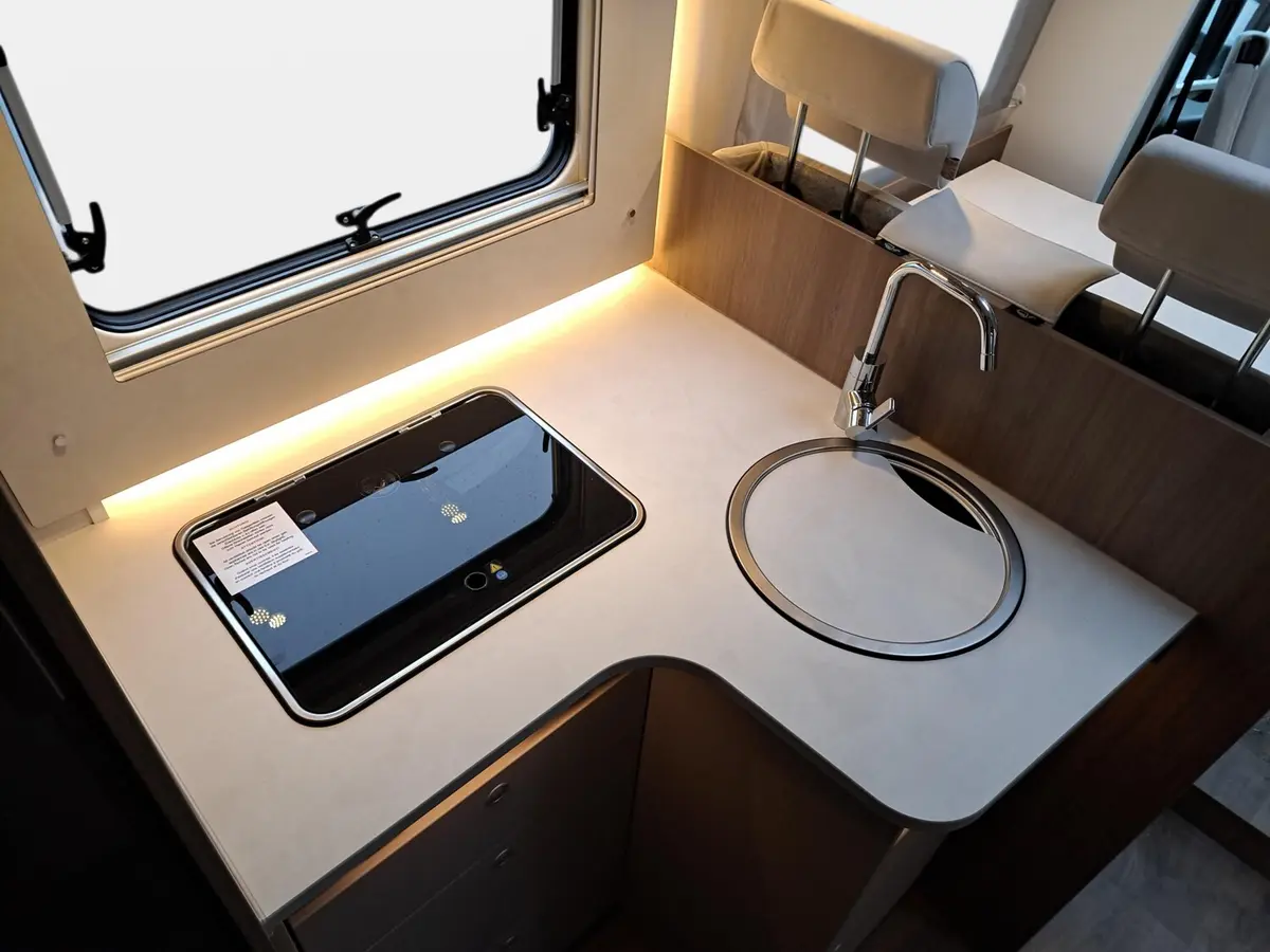 Carado T 328 Pro+ Automatik, Solar, LTE, TV