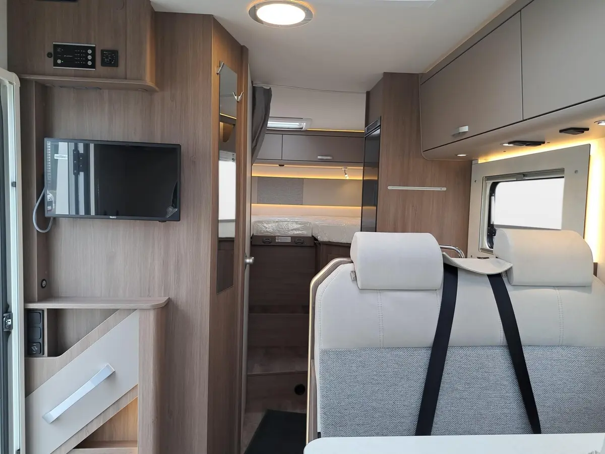 Carado T 328 Pro+ Automatik, Solar, TV, Sat