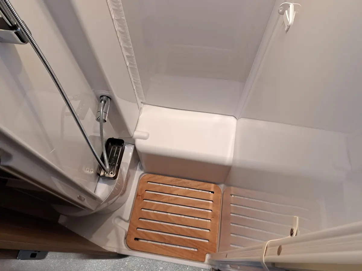 Carado T 328 Pro+ Automatik, Solar, LTE, TV