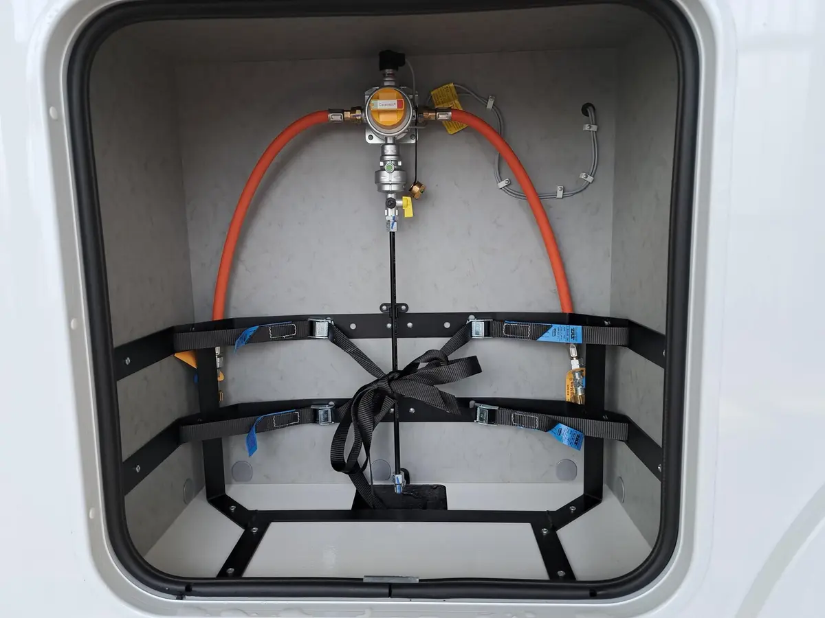 Dethleffs XL A 6822-2 AHK, elektrische Markise