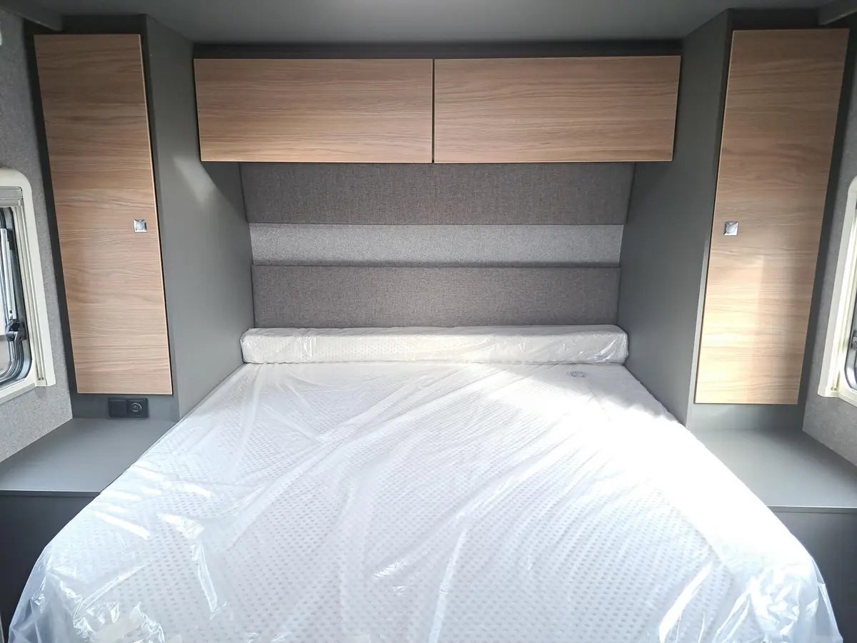 Dethleffs Trend T 7057 DBL Hubbett, div. Pakete