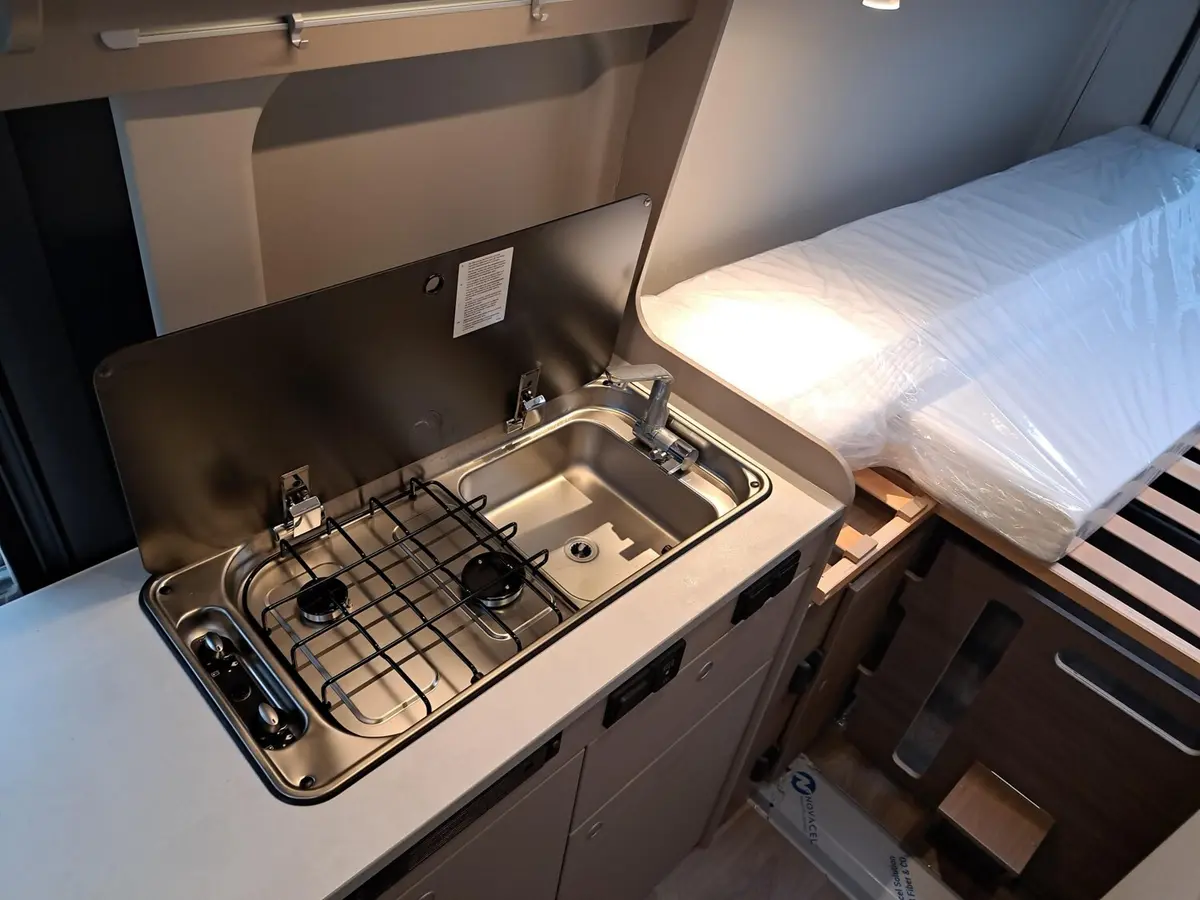 Carado pro CV 640 Automatik, Solar, Rahmenfenster