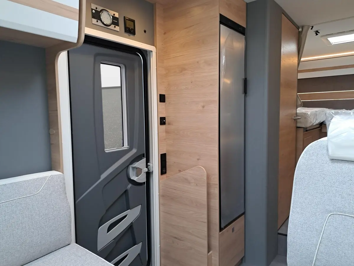 Dethleffs Just Camp Active T 7052 EB Chassis-, Assistenzpaket