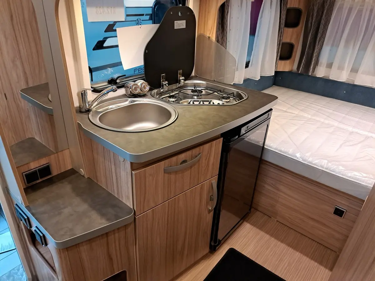 Hymer Eriba Nova Light 425 Moving-Paket, Autark, 1.600 kg