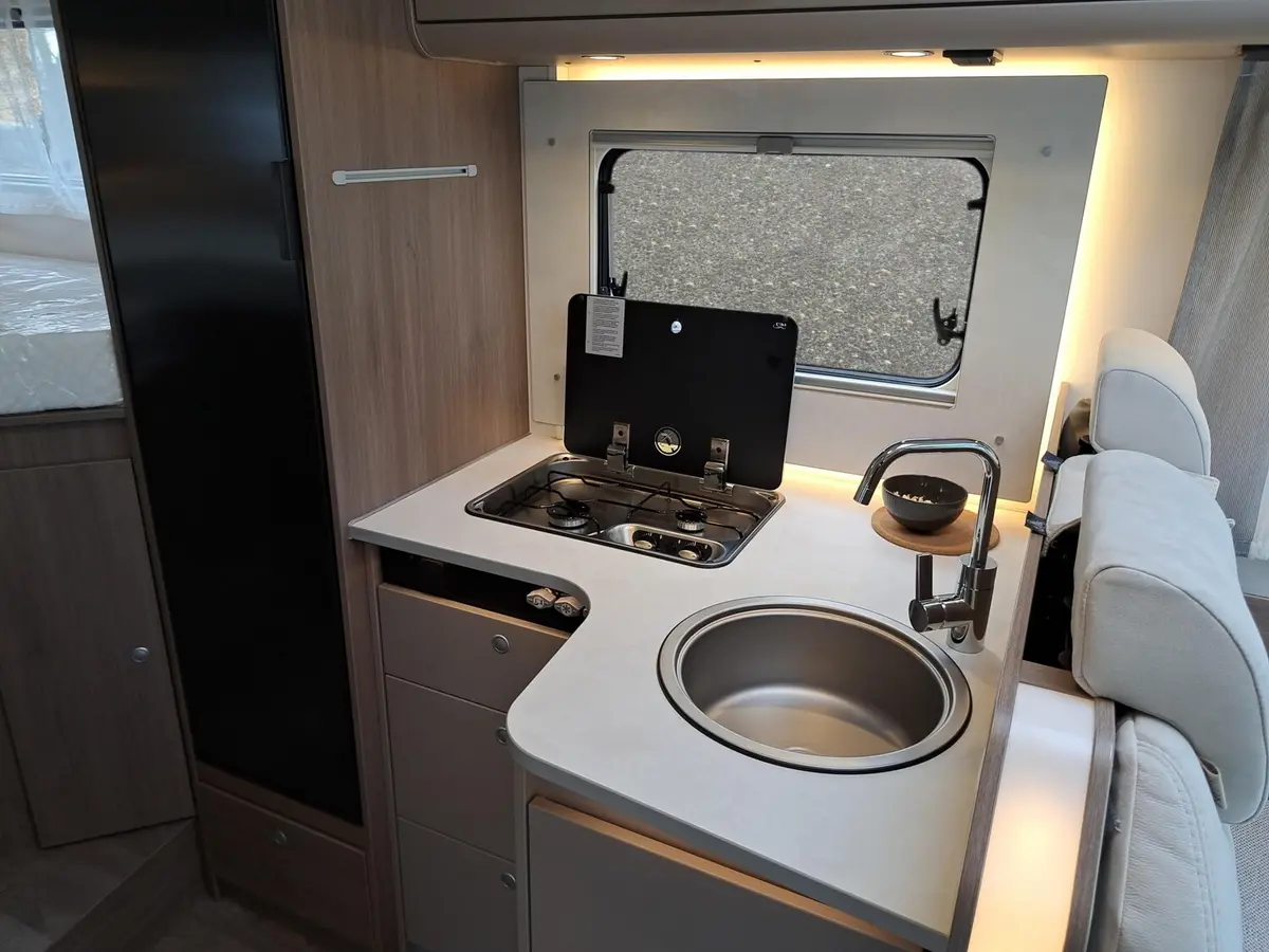 Carado T 328 Pro+ Automatik, Solar, TV, Sat