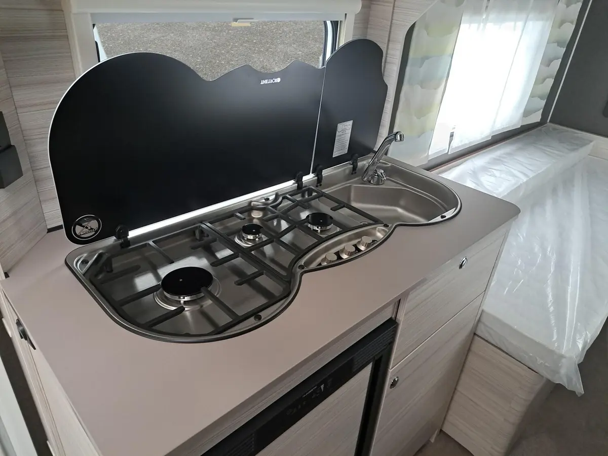 Dethleffs c-joy 460 LE Touring-, Dynamik-, Duschpaket