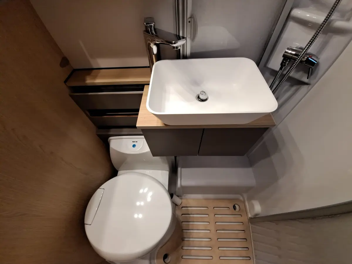 LMC Tourer Lift H 664 G TV, Sat, Solar, Markise