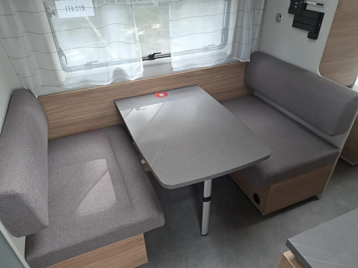 Dethleffs Nomad 490 EST First Edition, Glattblech