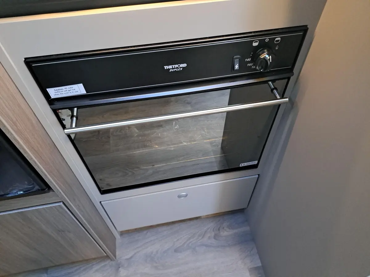 Carado T 448 Pro+ Automatik, Solar, TV, LTE, Backofen