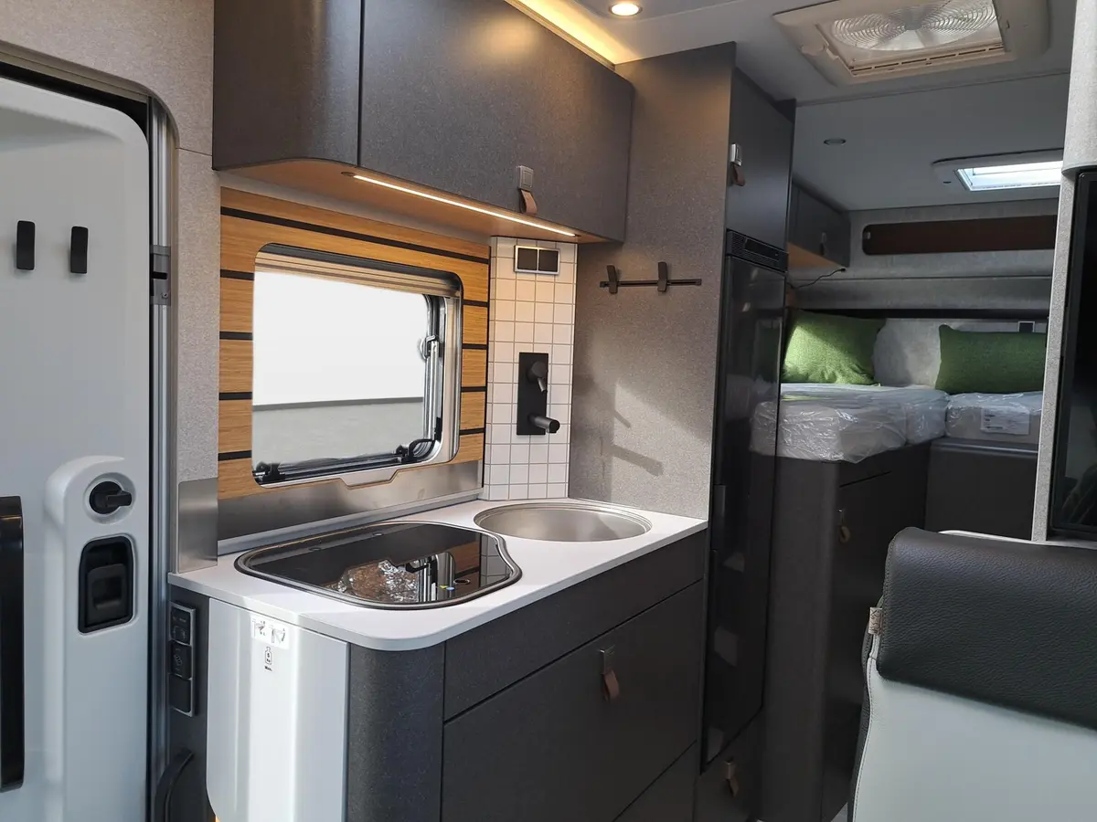 Hymer ML-T CrossOver 570 AHK, GFK, TV, Winterpaket