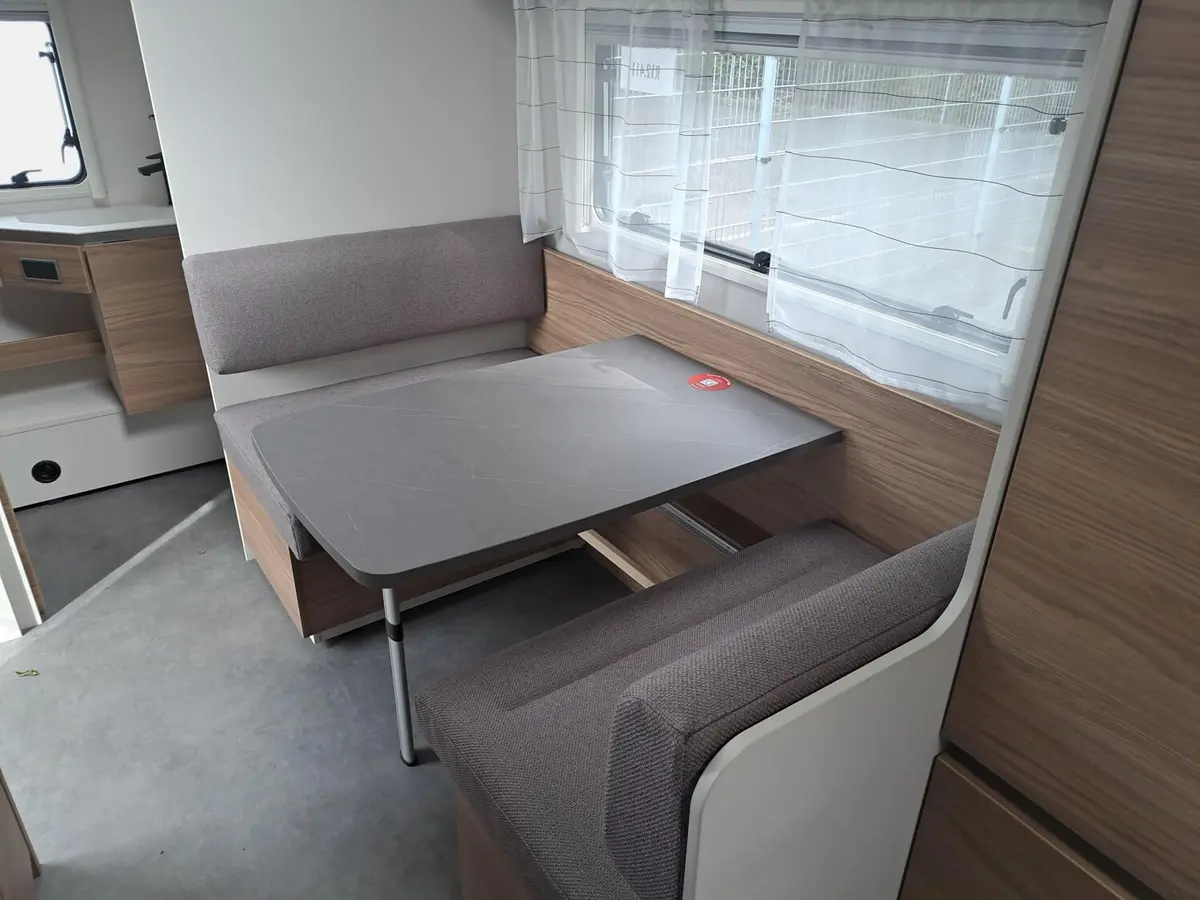 Dethleffs Nomad 490 EST First Edition, Glattblech