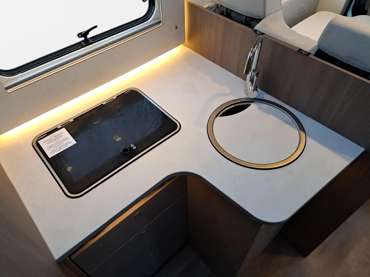 Carado T 447 Pro+ Hubbett, TV, Sat, Solar