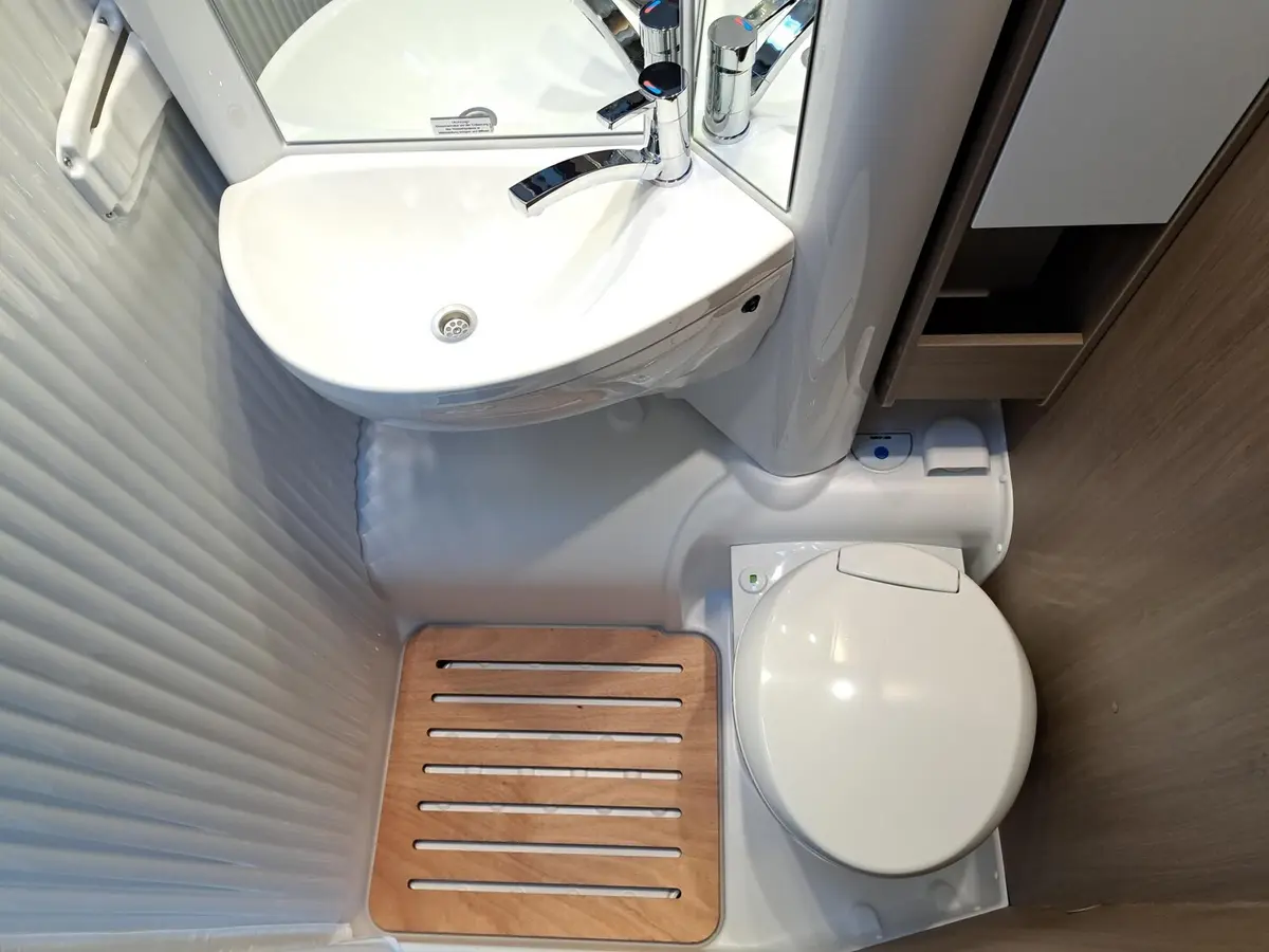 Carado V 347 Pro+ Solar, LTE, TV, Clever Lift Bett