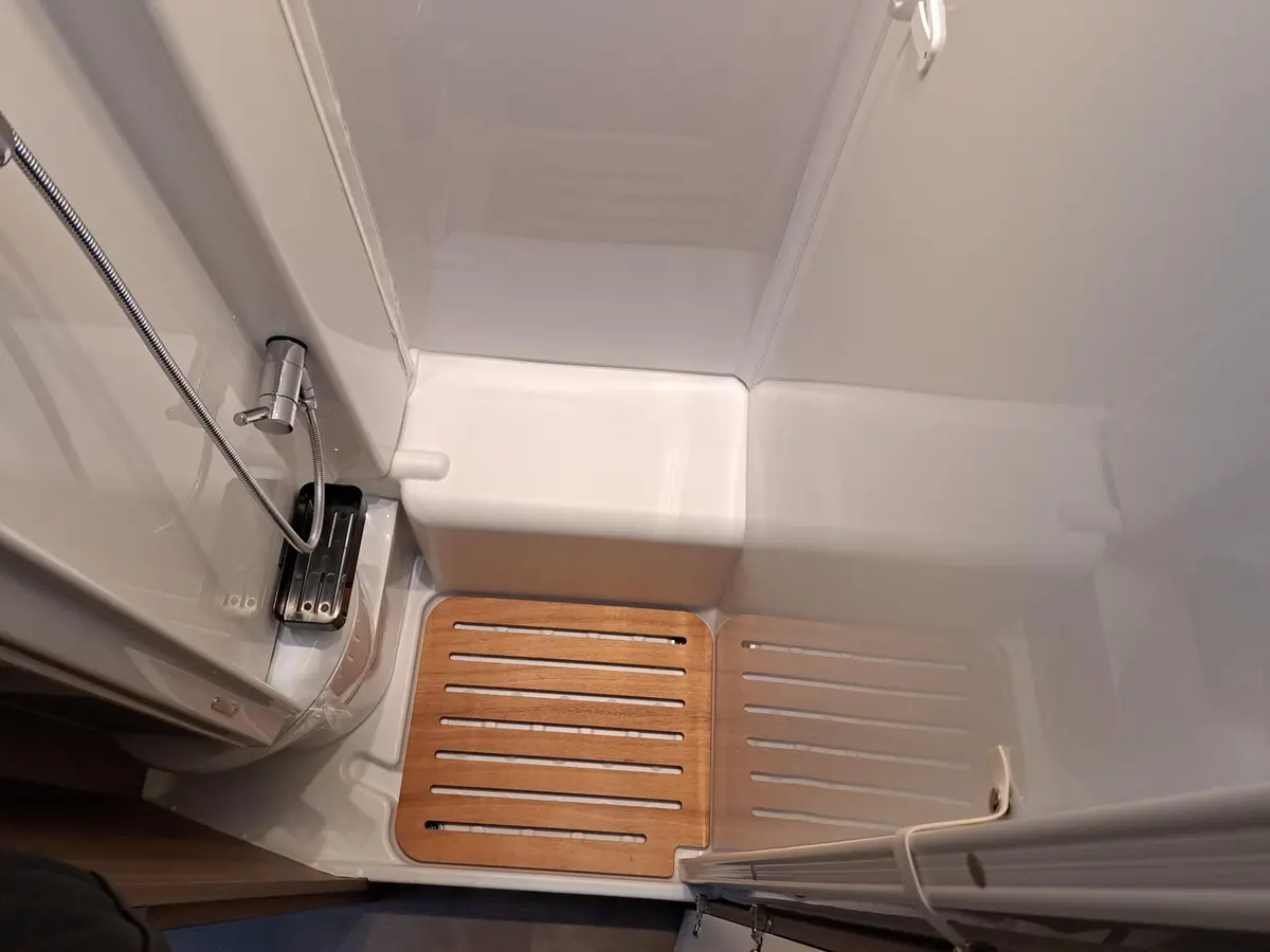 Carado I 338 Pro+ Solar, TV, Sat