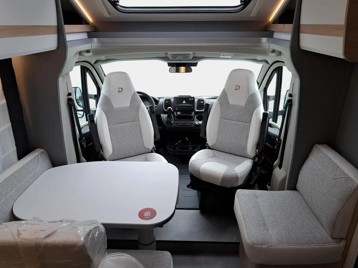 Dethleffs Just Camp Active T 7052 EB Chassis-, Assistenzpaket