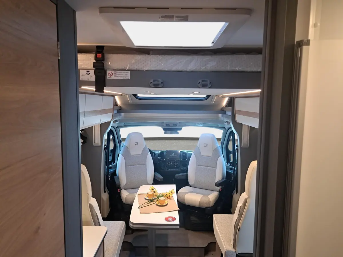 Dethleffs Just Camp Active T 7052 DBL Assistenzp., Hubbett