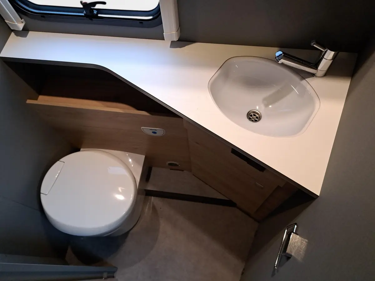 Dethleffs Just Camp Active T 7052 EB Chassis-, Assistenzpaket