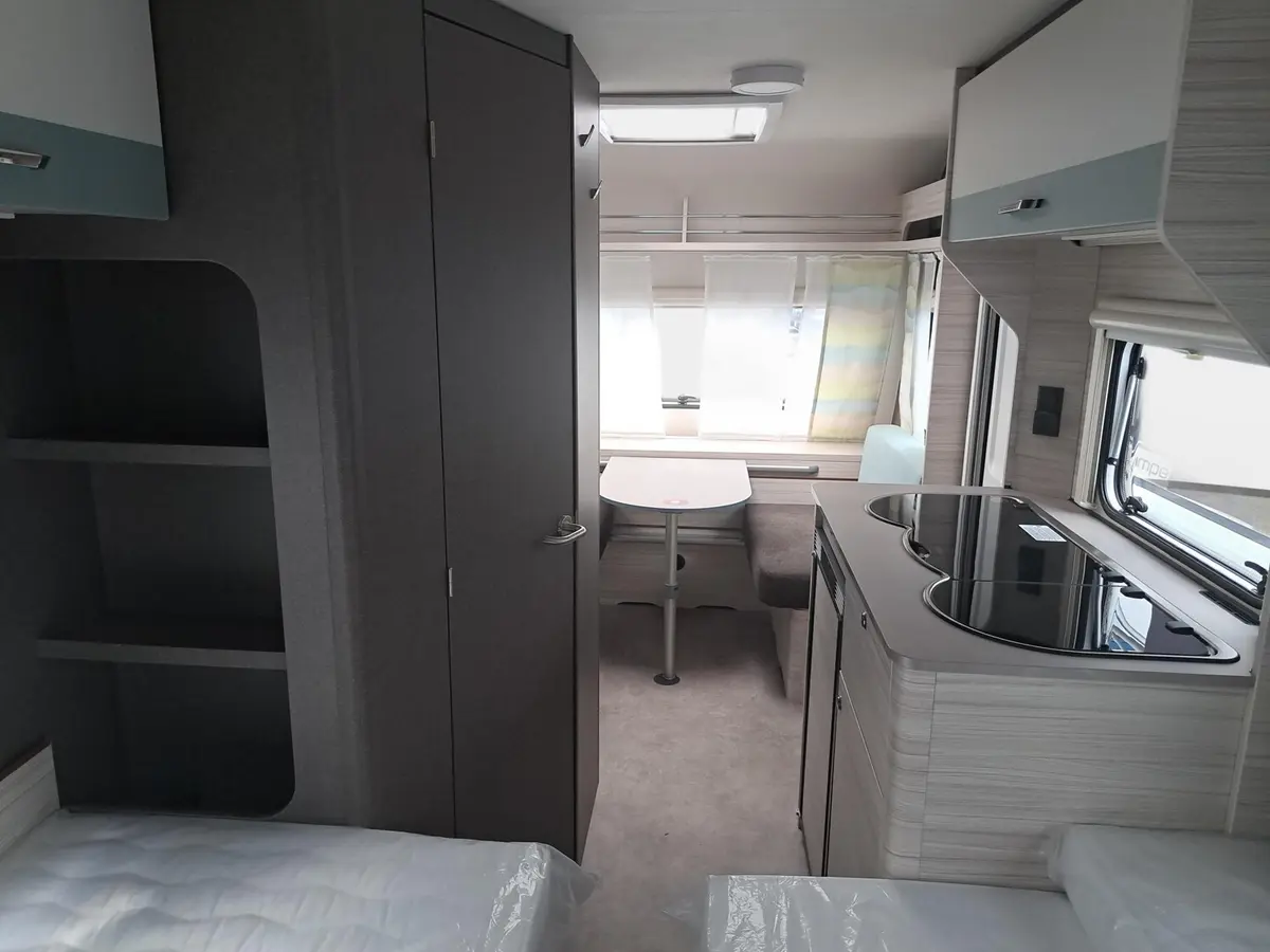 Dethleffs c-joy 460 LE Touring-, Dynamik-, Duschpaket