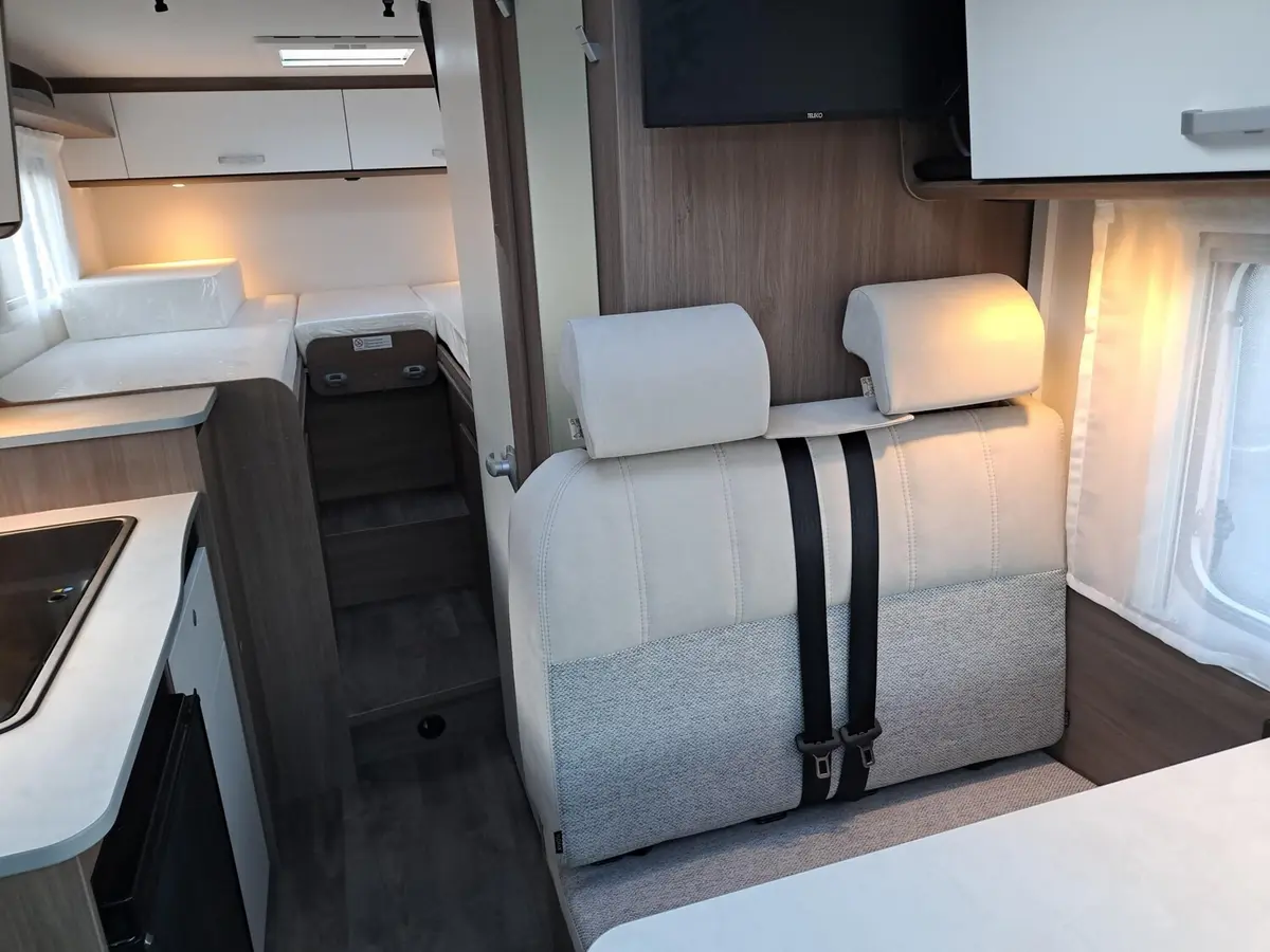 Carado V 337 Pro+ Automatik, Solar, TV-Paket