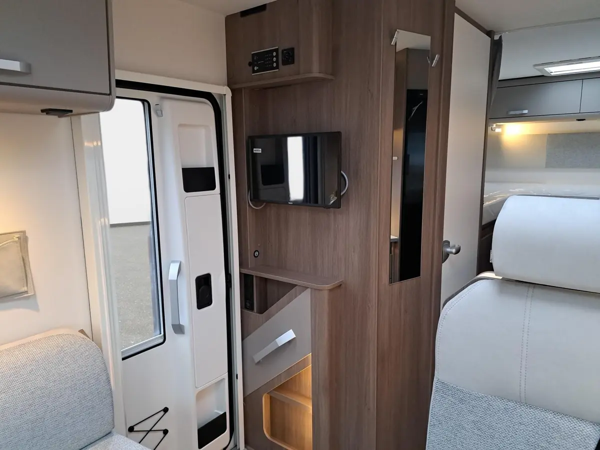 Carado T 328 Pro+ Automatik, Solar, LTE, TV