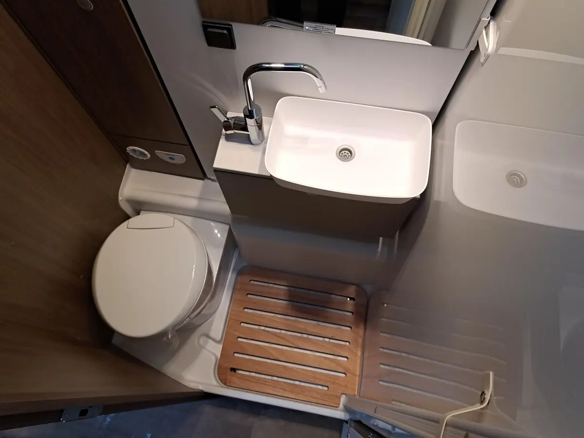 Carado T 328 Pro+ Automatik, Solar, LTE, TV