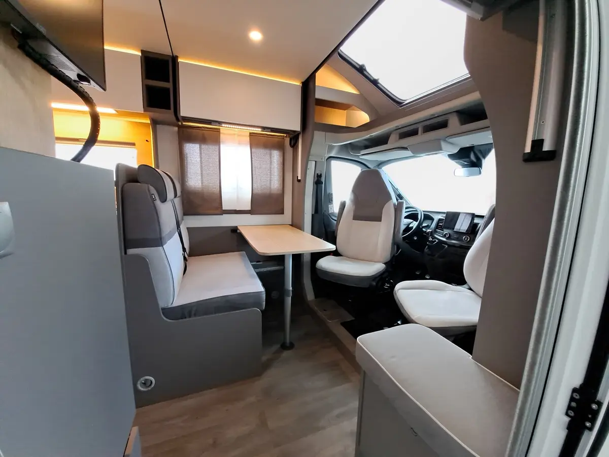 LMC Tourer Lift H 664 G TV, Sat, Solar, Markise