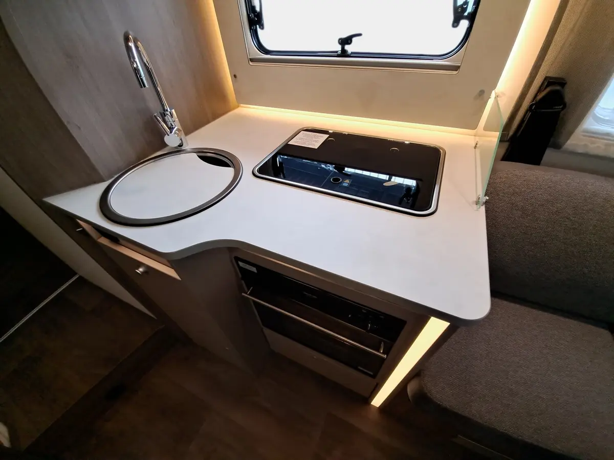 Carado T 457 Pro+, Automatik, LTE, TV, Solar, Backofen