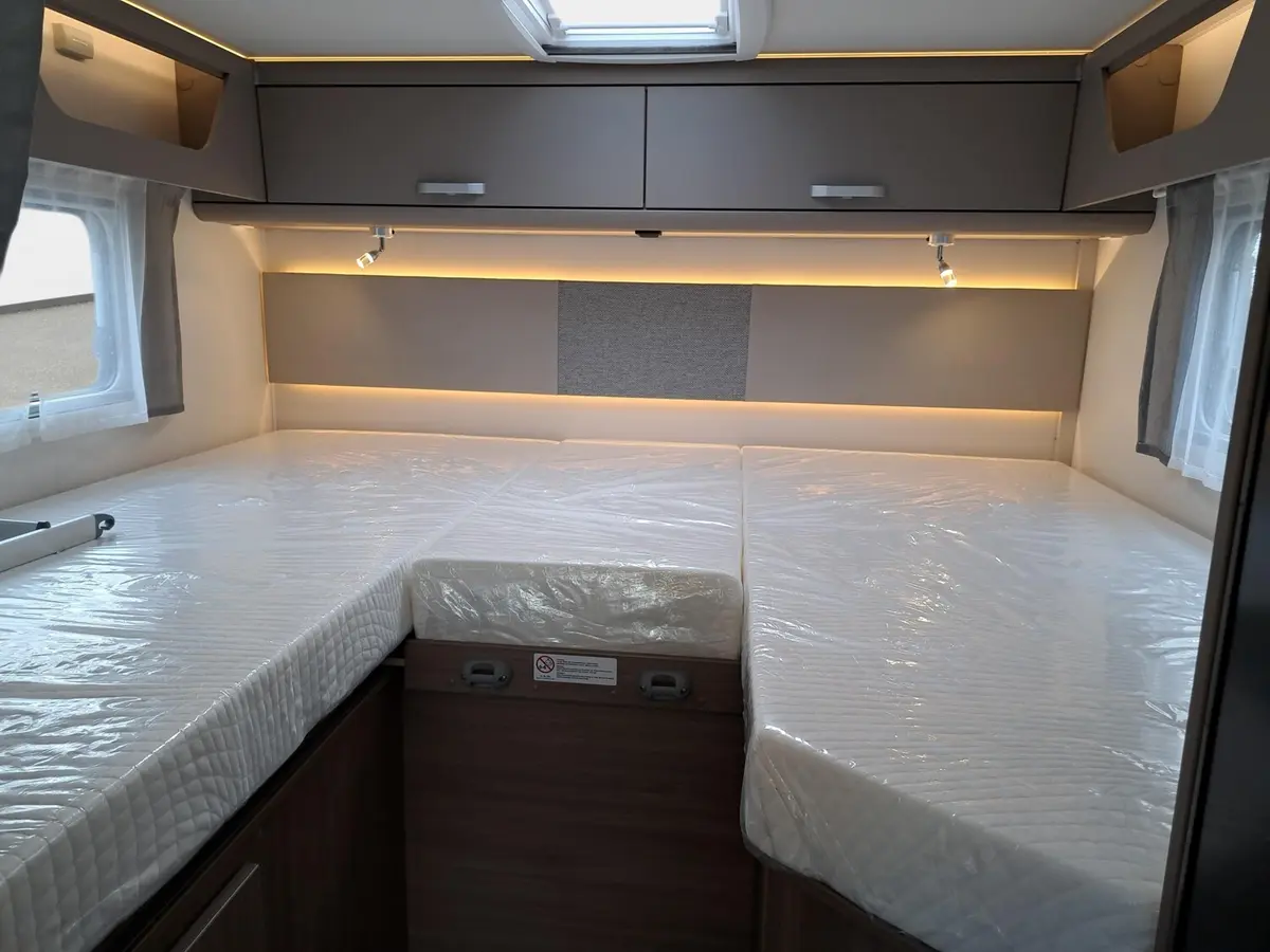 Carado T 328 Pro+ Automatik, Solar, TV, Sat