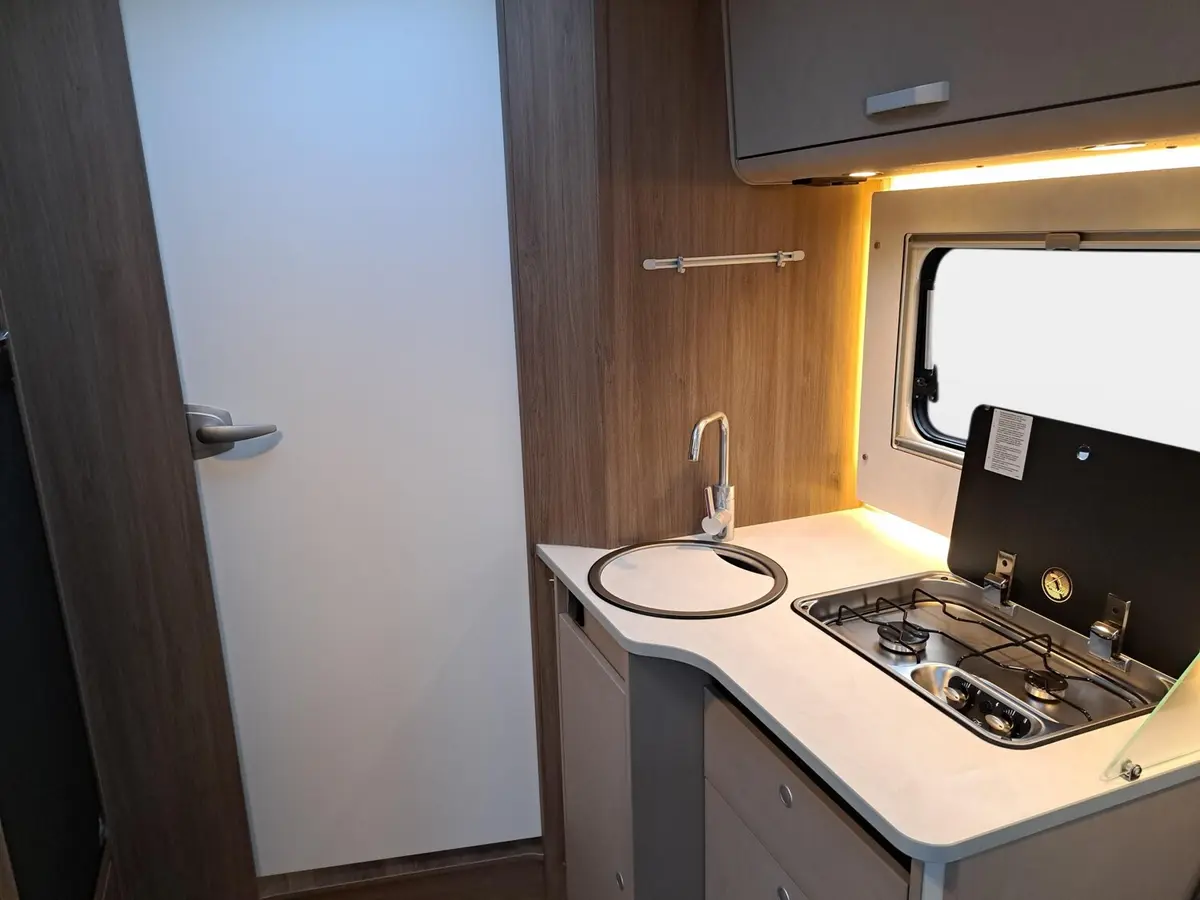 Carado T 457 Pro+ TV-Paket, Solar, LTE, 3. Bett