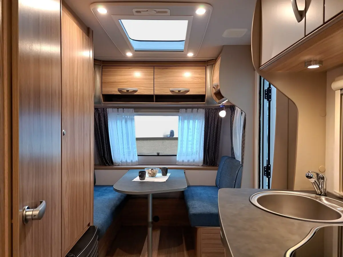 Hymer Eriba Nova Light 425 Moving-Paket, Autark, 1.600 kg