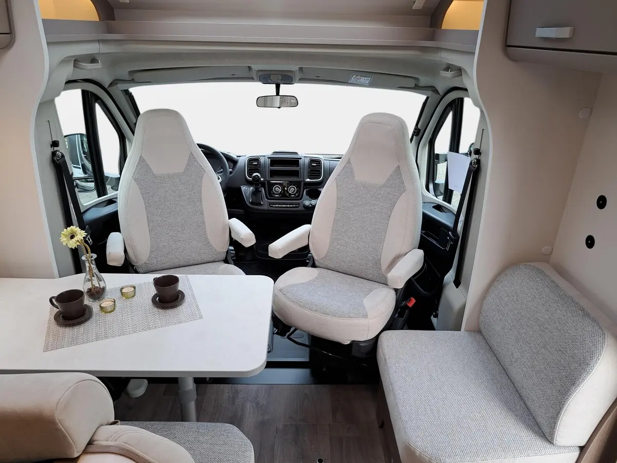 Carado T 328 Pro+ Automatik, Solar, TV, Sat