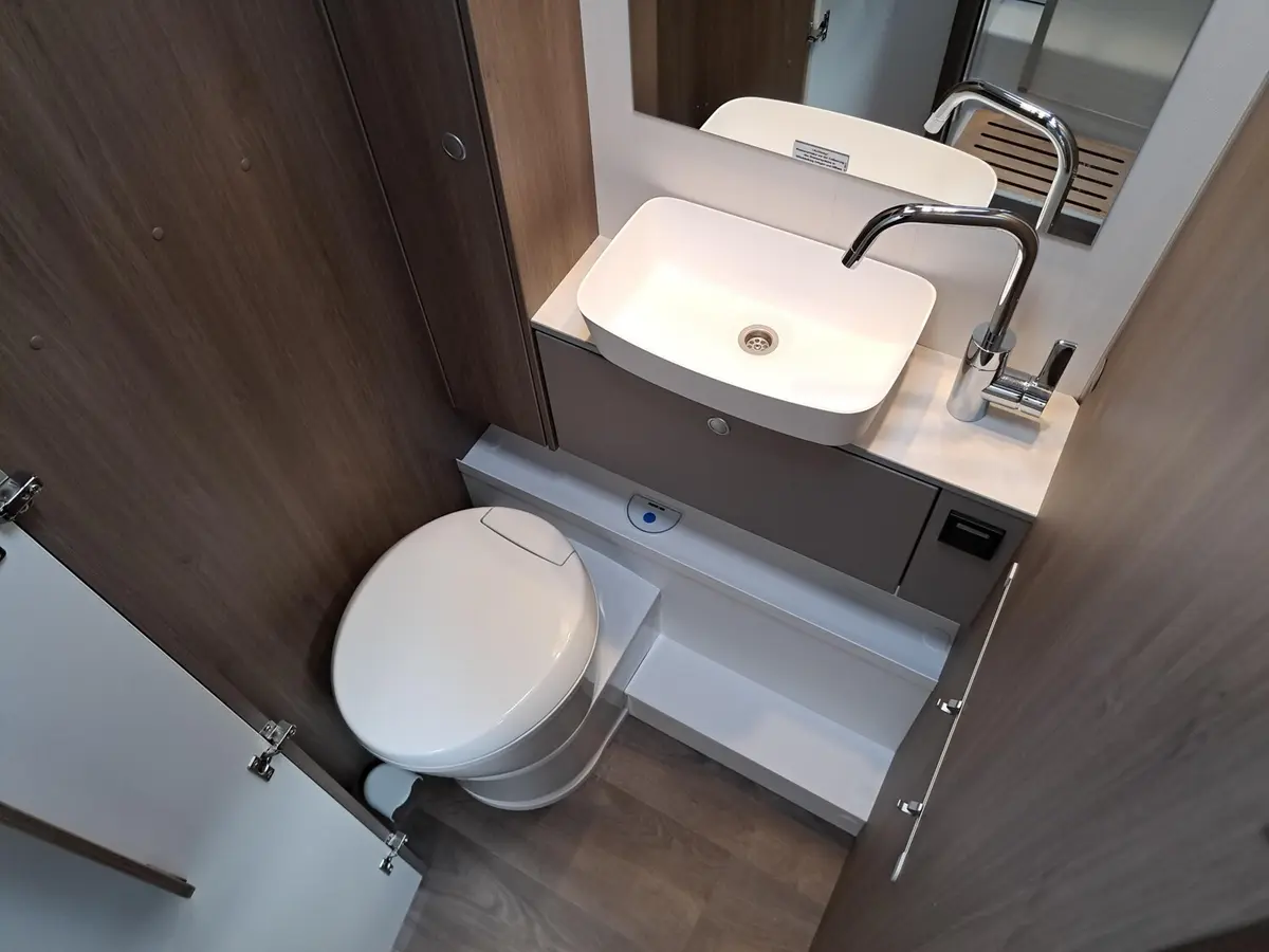 Carado I 447 Pro+ Automatik, 4.400 kg, Solar, LTE, TV